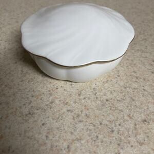 Vintage 1987 Lefton Bone China White Lidded Trinket Dish